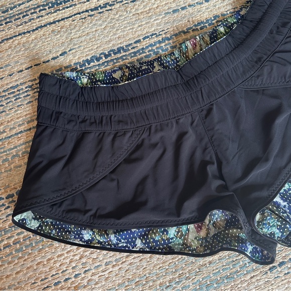 Lululemon Water: Surf Short in Floral Sport White Multi Black Reversible Size 6 - Picture 11 of 15